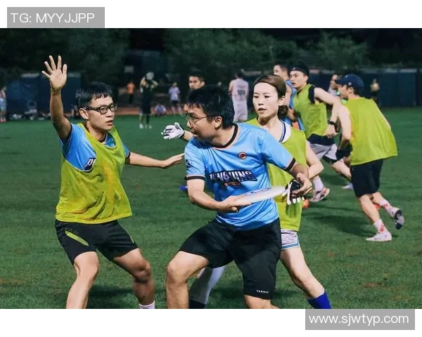 南京飞盘队的默契配合与战术探讨聚焦飞盘运动的团队协作与竞技精神 南京飞盘队的默契配合与战术探讨聚焦飞盘运动的团队协作与竞技精神